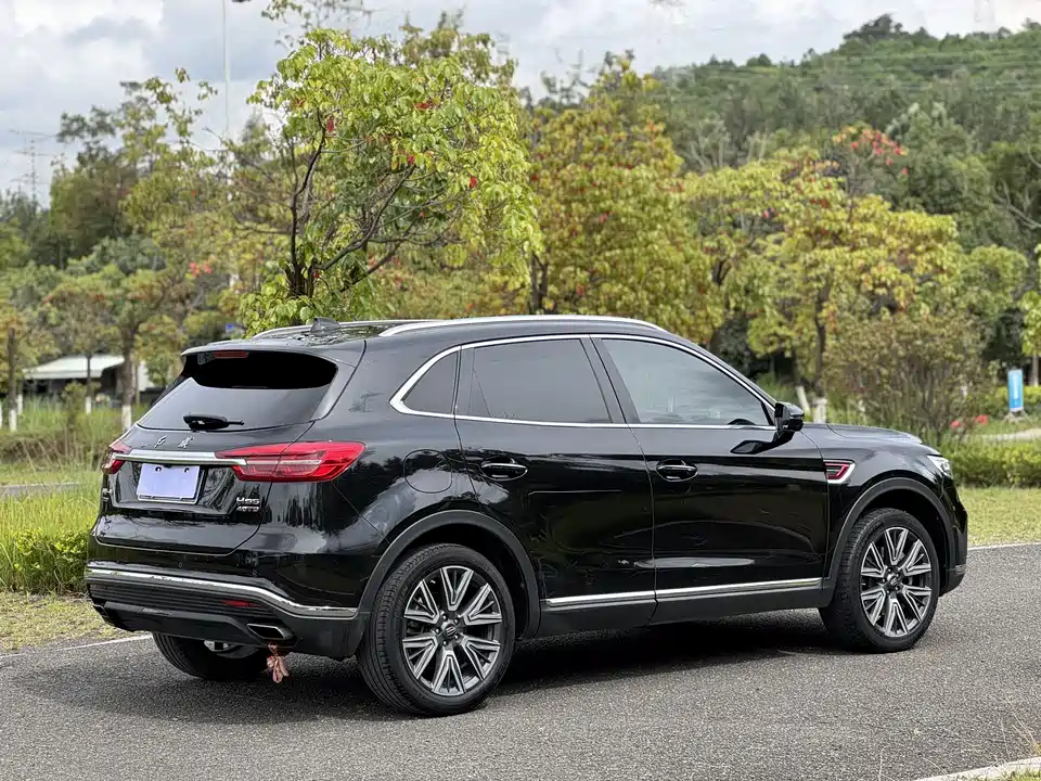 Hongqi HS5