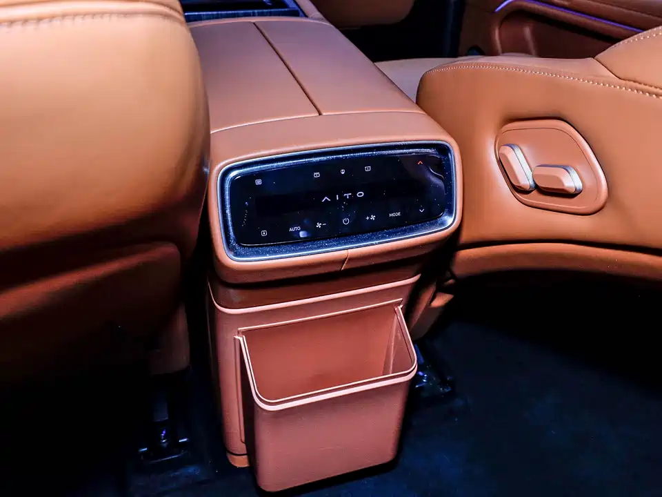 AITO Ask the world M9