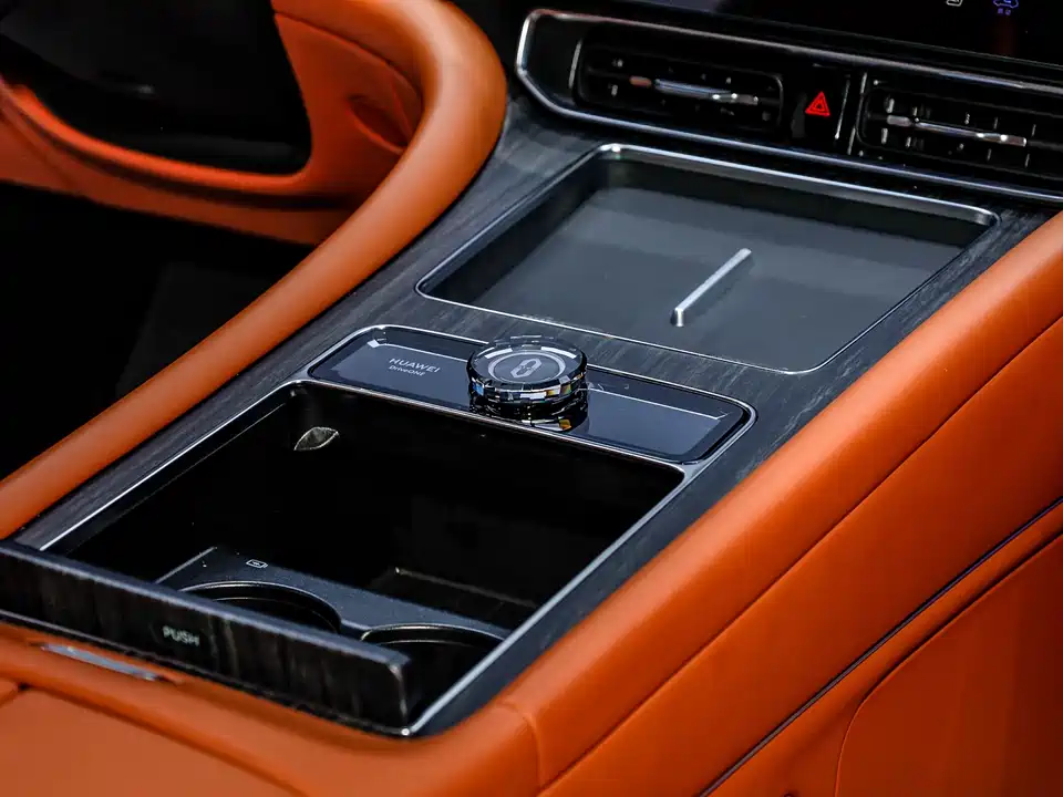 AITO Ask the world M9