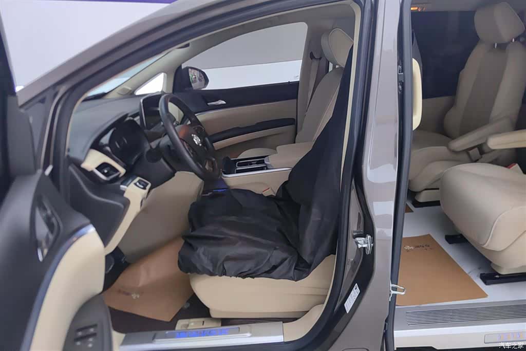 Buick GL8, 2023 9