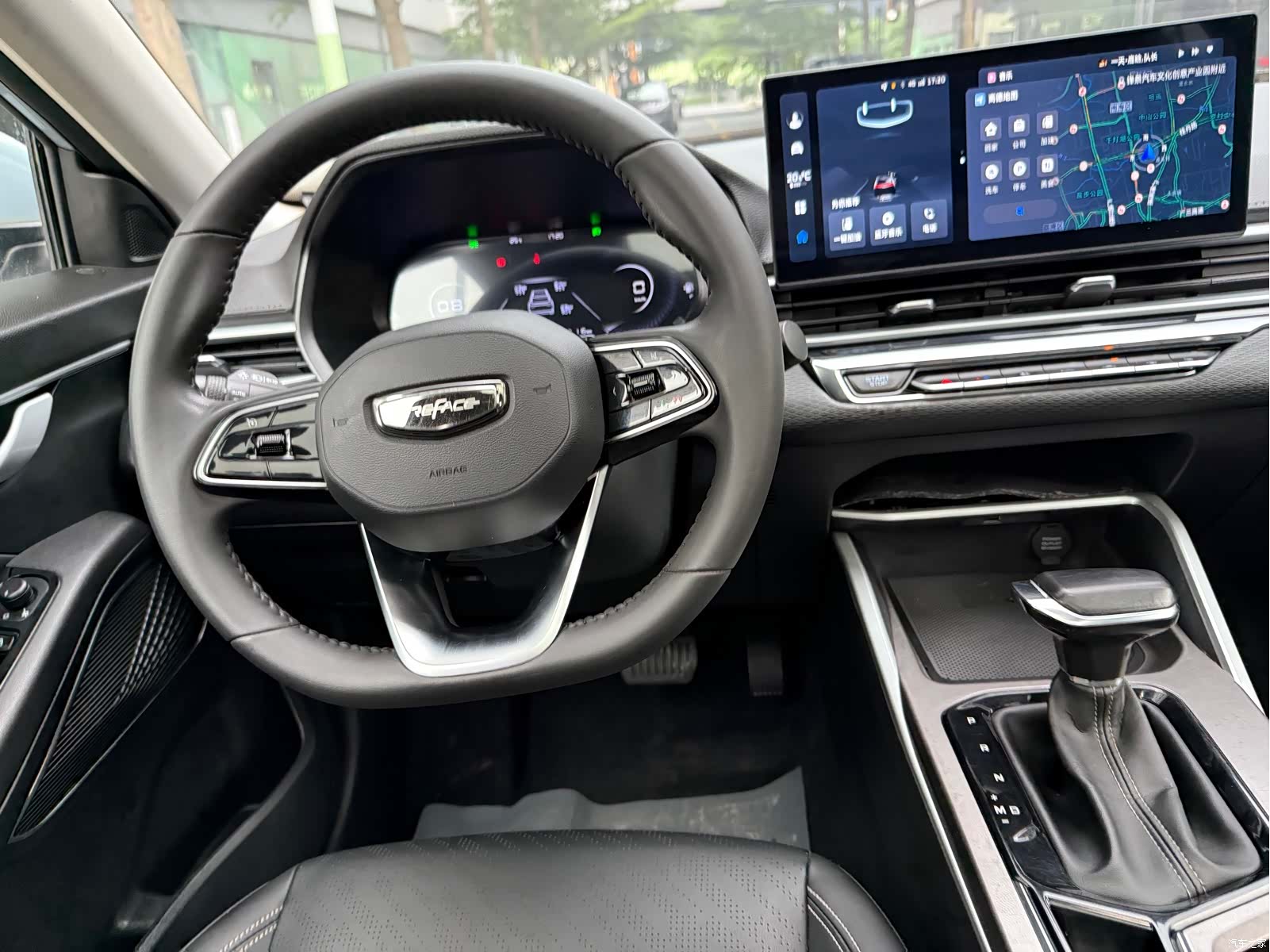Geely Emgrand, 2023 13