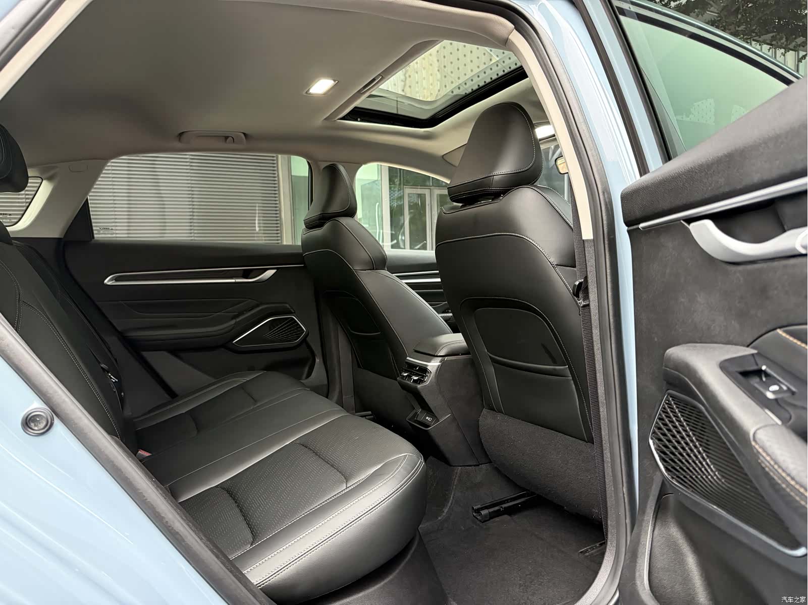 Geely Emgrand, 2023 17