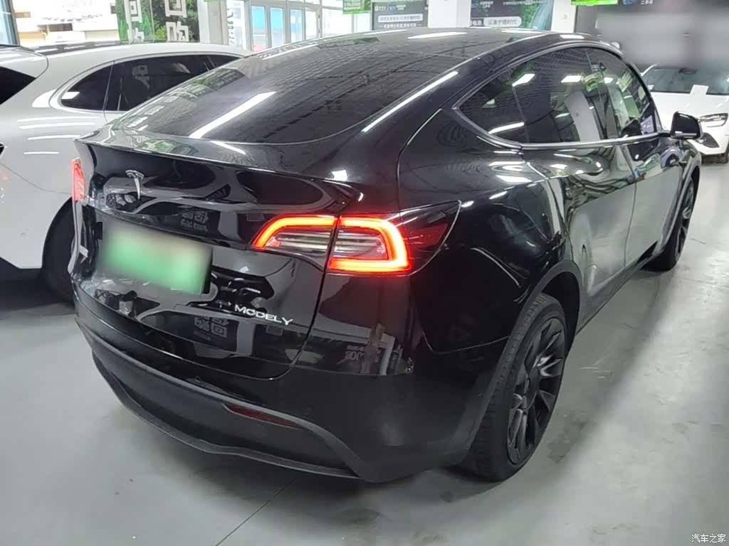 Tesla Model Y, 2023 7