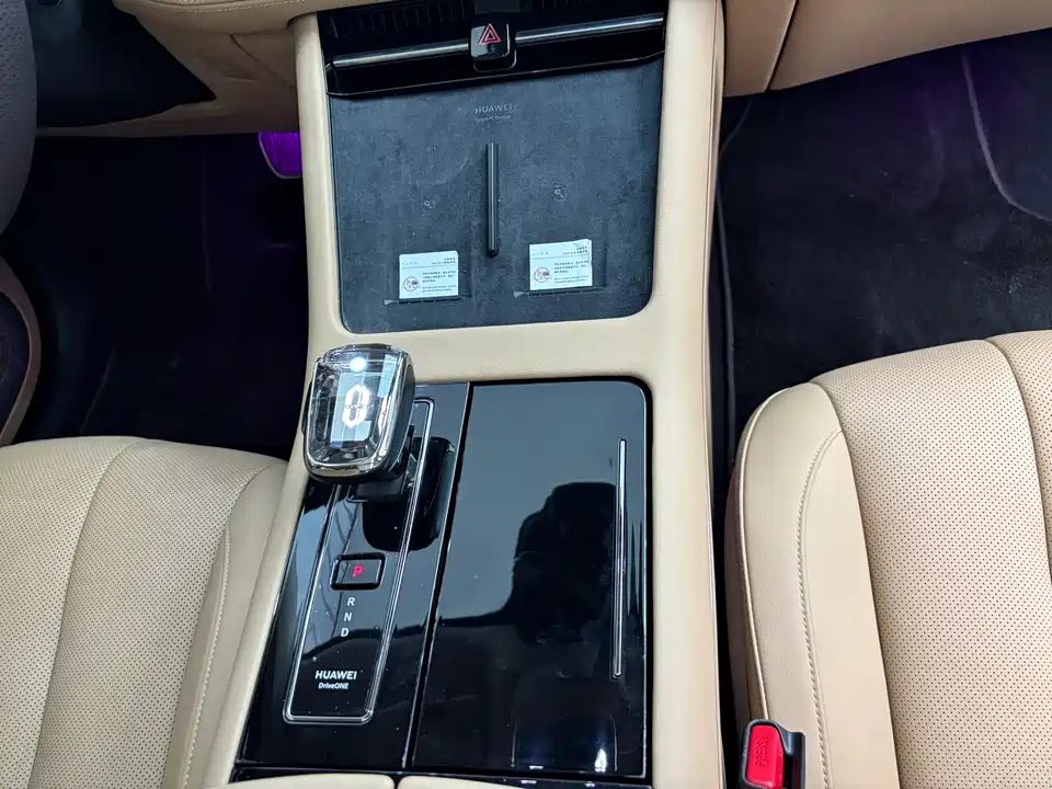 AITO Ask the world M7