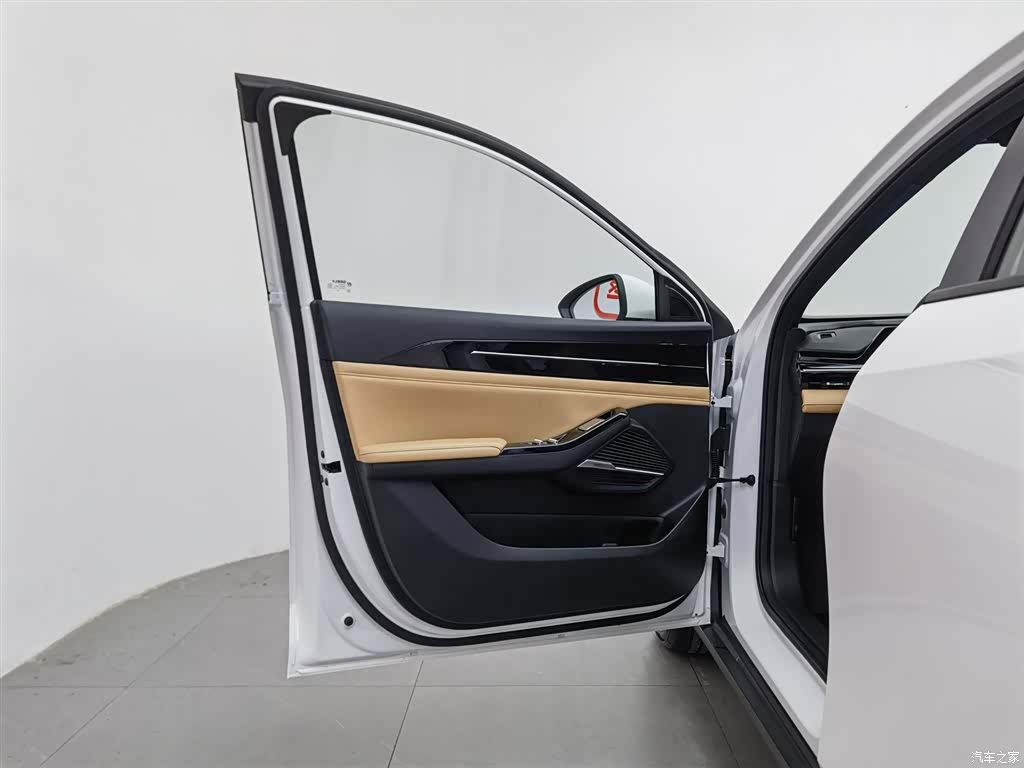 Geely Galaxy L6, 2025 8