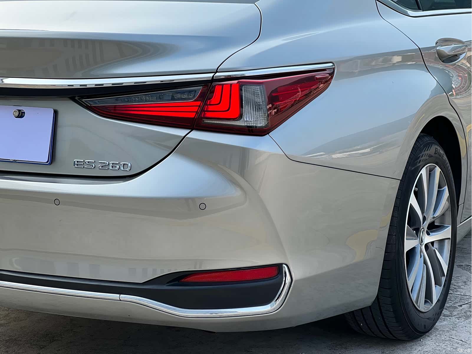 Lexus ES, 2019 4