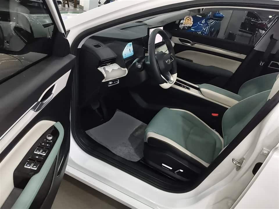 Geely Emgrand L HiP Geely Emgrand L HiP