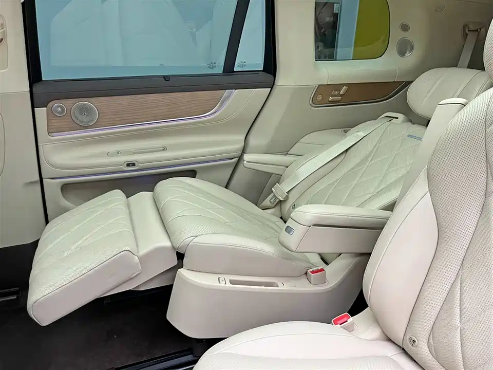 AITO Ask the world M9