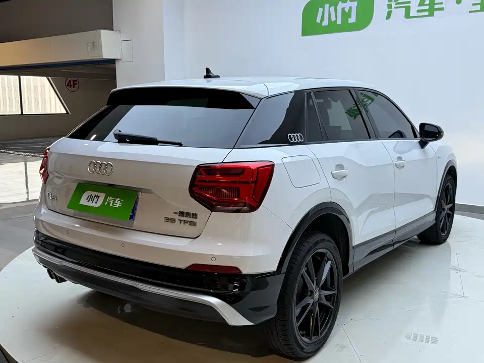 Audi Q2L