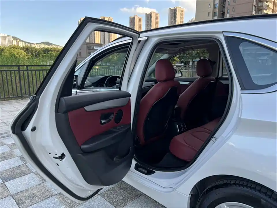 BMW 2 series station wagon