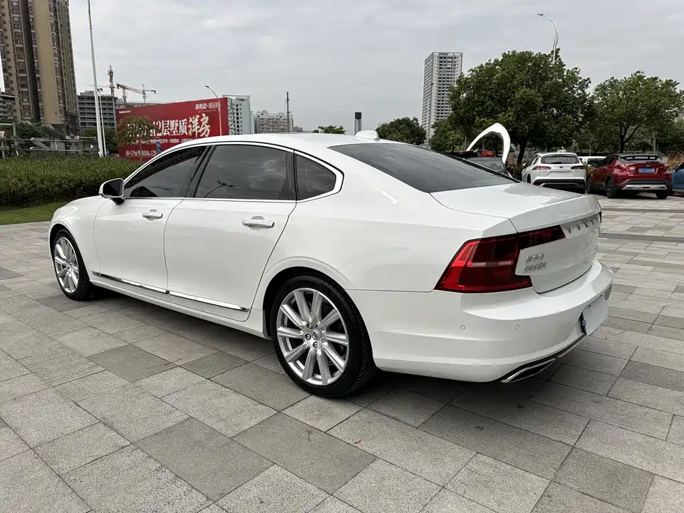 Volvo S90