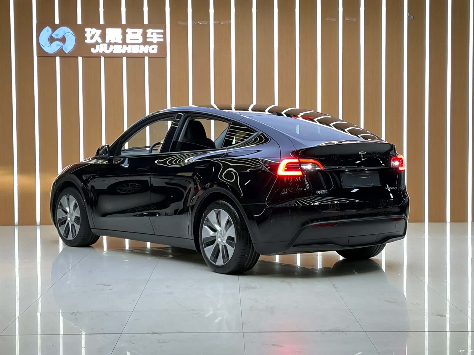 Tesla Model Y, 2023 16