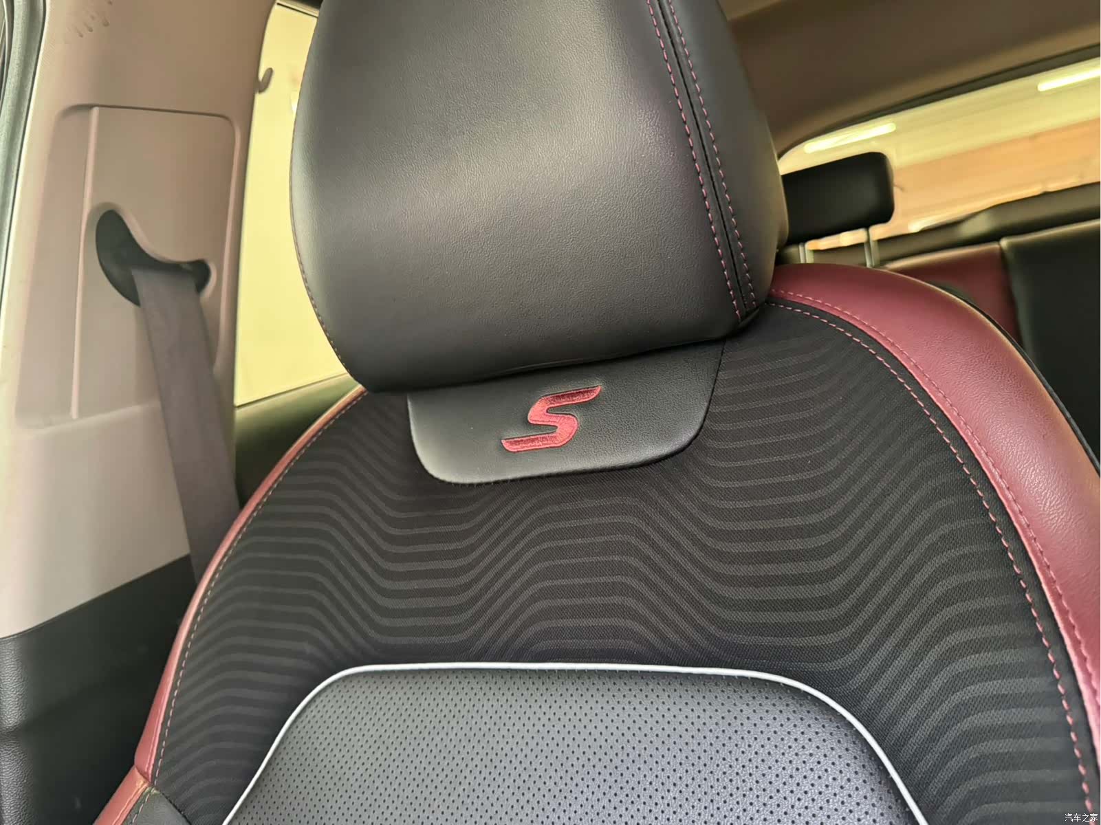 Geely Coolray, 2022 18