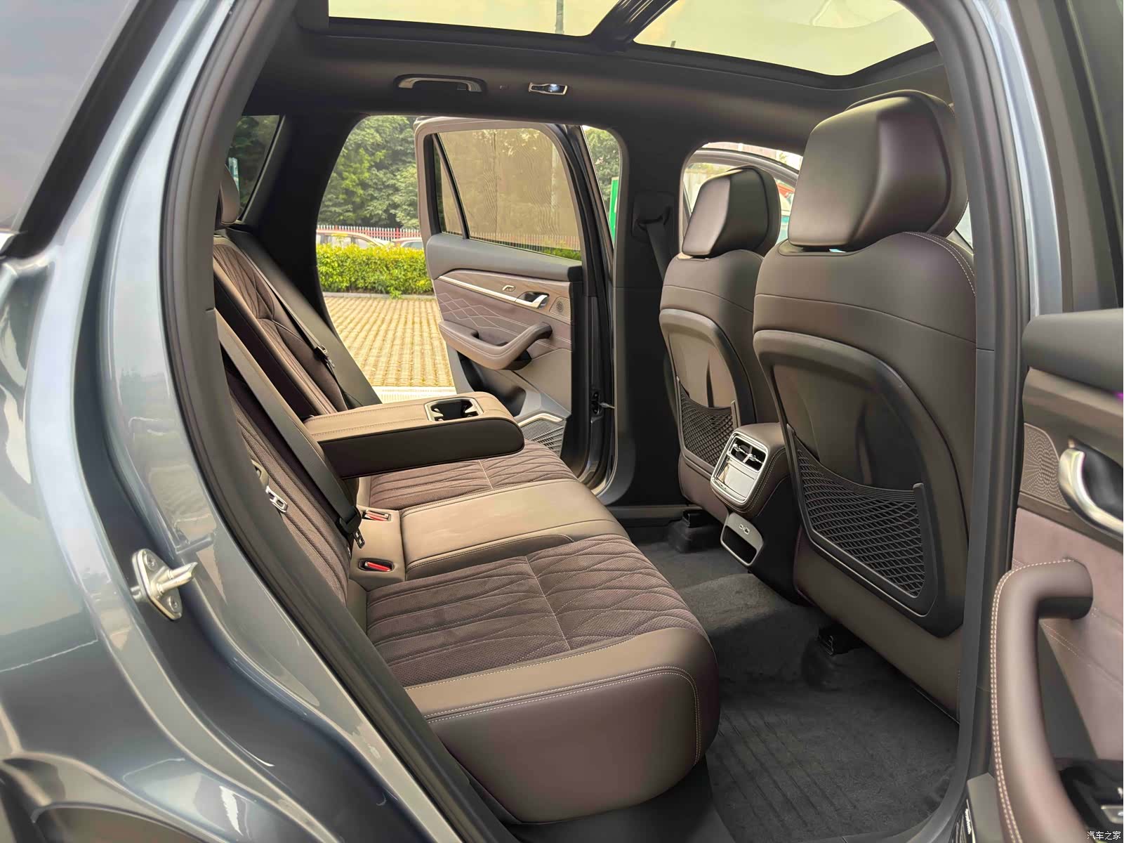 Geely Xingyue L, 2025 10