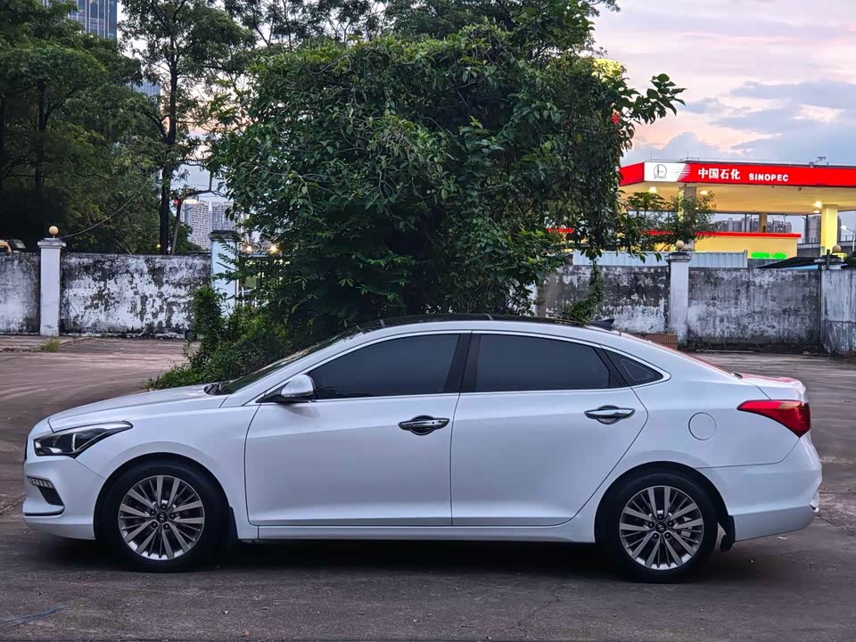 Hyundai Name picture