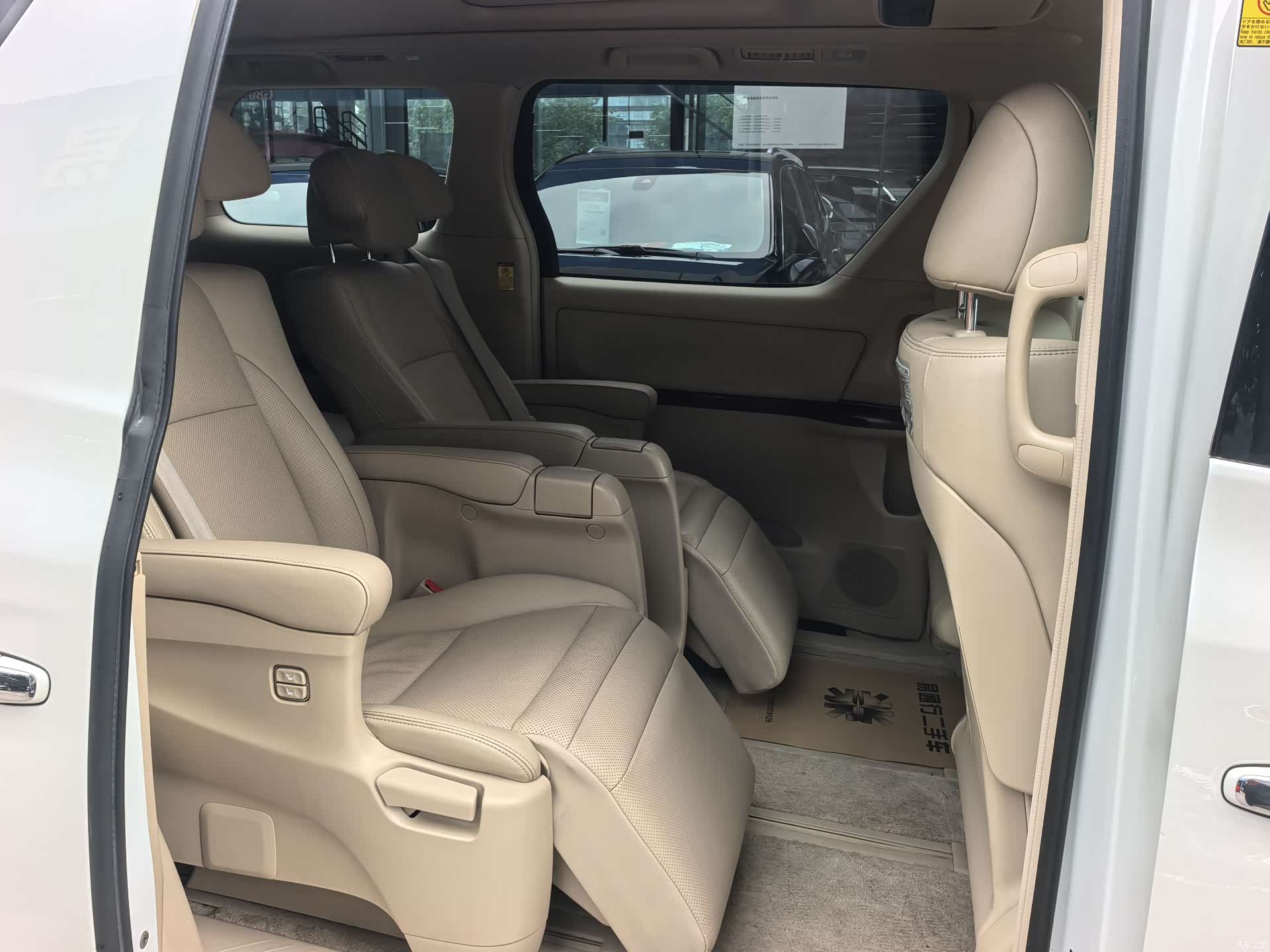 Toyota Alphard, 2010 8
