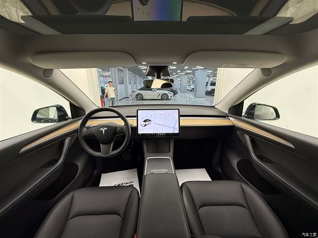 Tesla Model Y, 2021 все фото