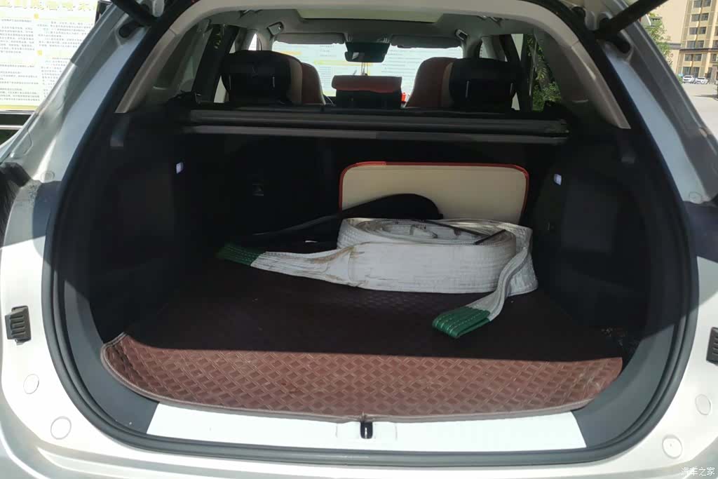 Hongqi HS5, 2024 4
