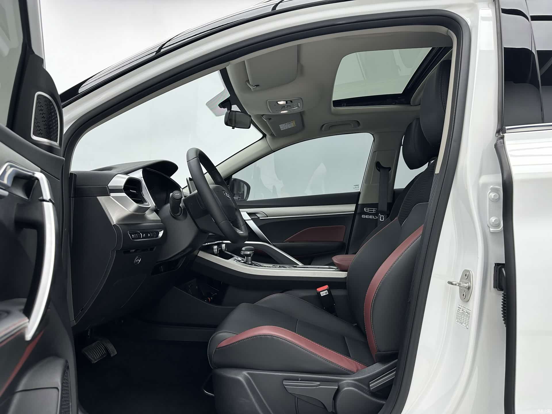 Geely Coolray, 2022 все фото