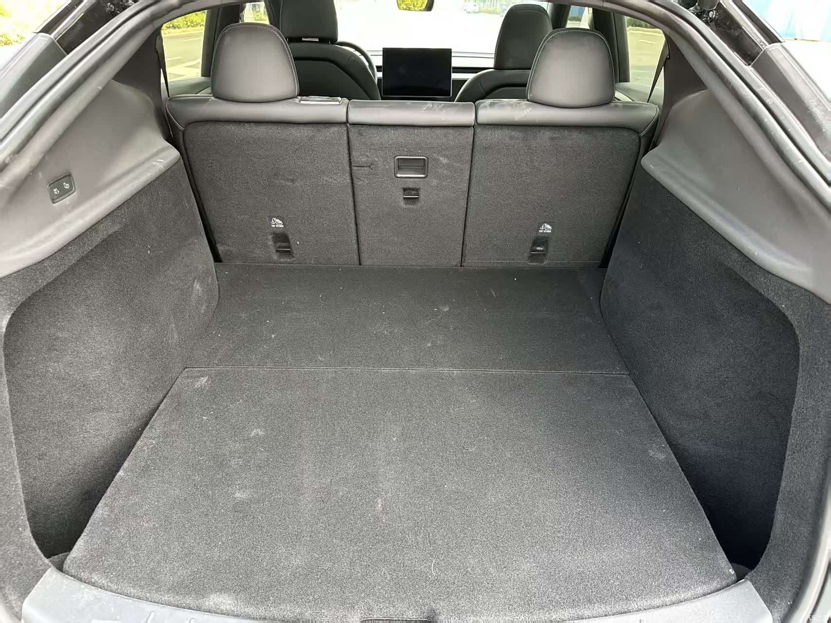 Tesla Model Y, 2026 13