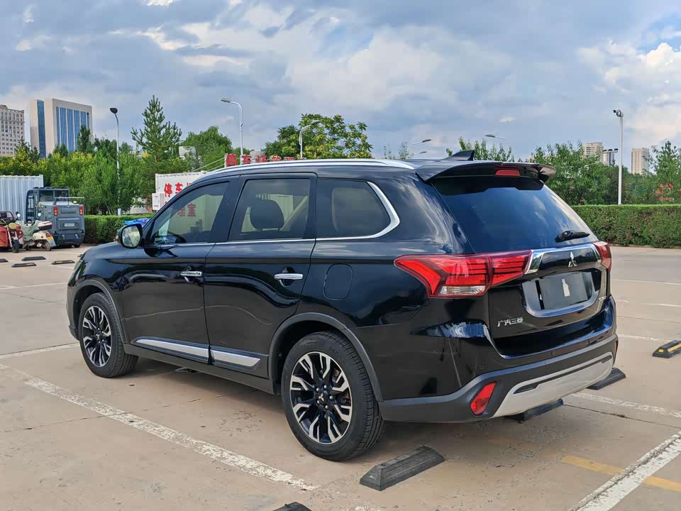 Mitsubishi Outlander