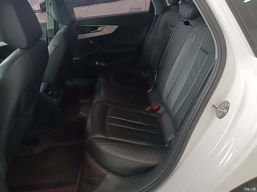 Audi A4L, 2018 17