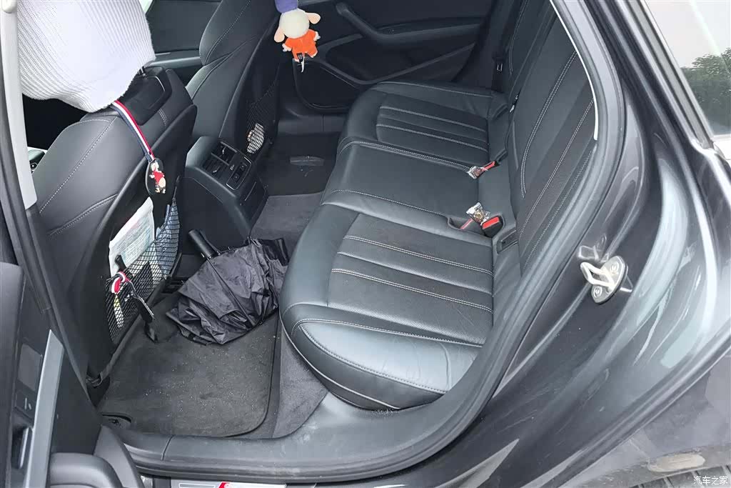 Audi A4L, 2021 11
