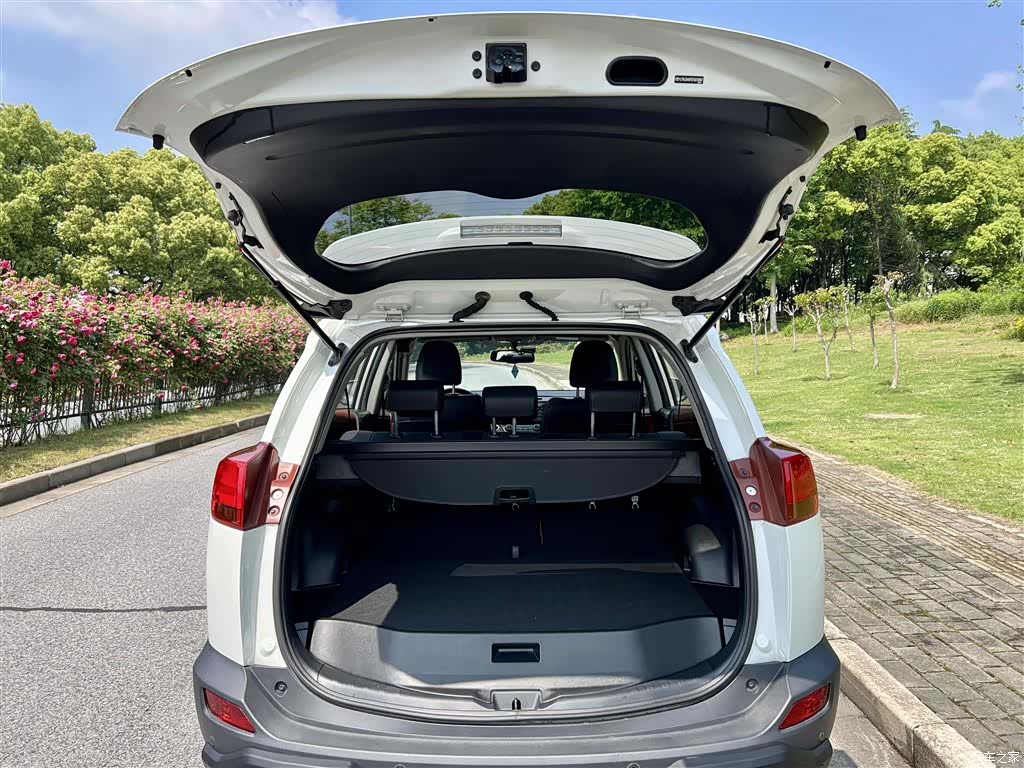 Toyota RAV4, 2015 8