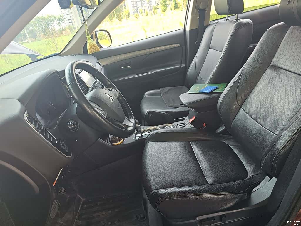 Mitsubishi Outlander, 2015 16
