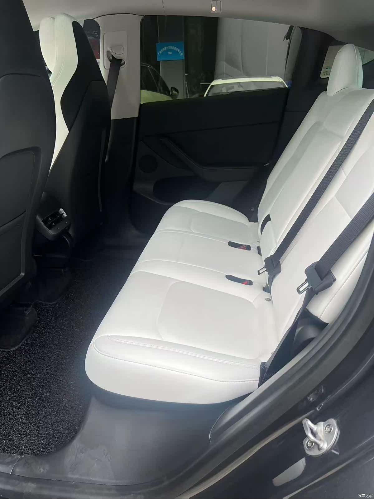 Tesla Model Y, 2022 3