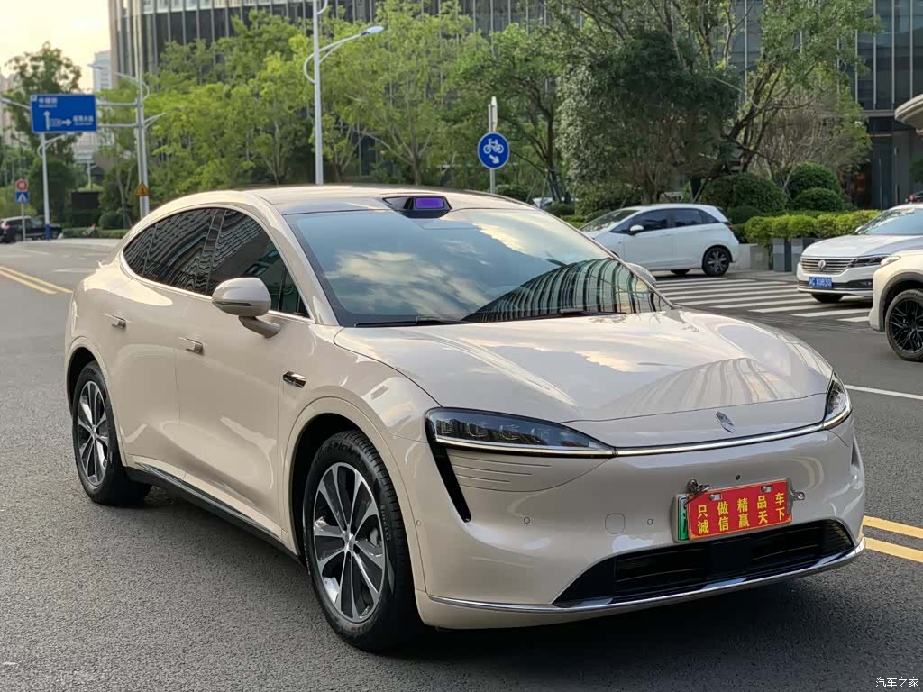 Luxeed R7, 2025 3
