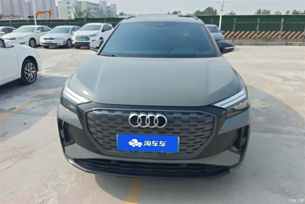Audi Q4 e-tron, 2022 2