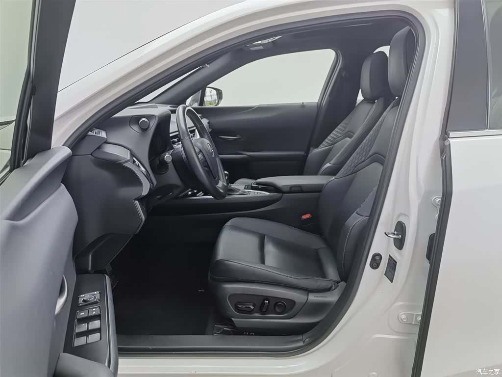 Lexus UX, 2021 10