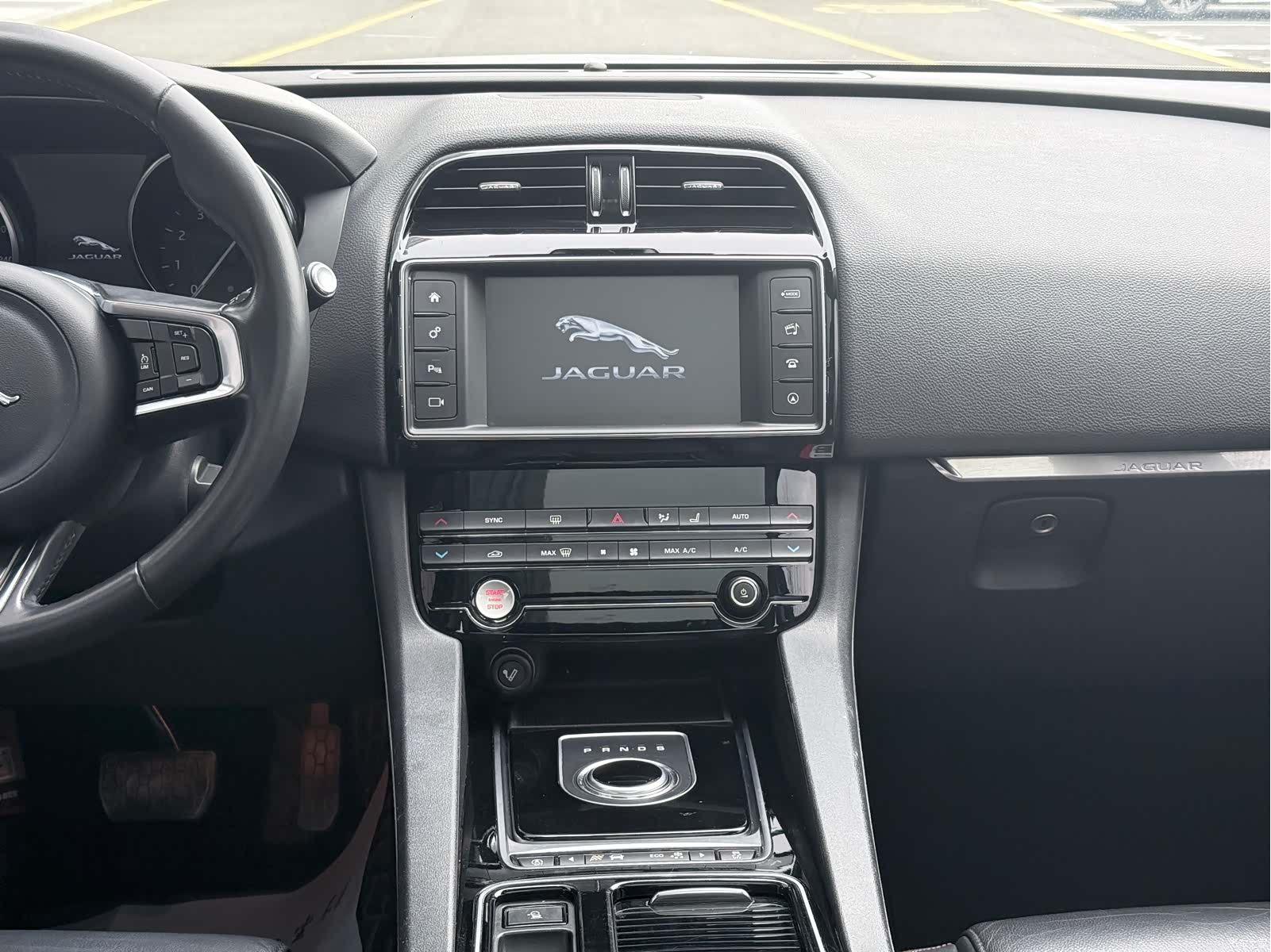 Jaguar F-PACE, 2018 9