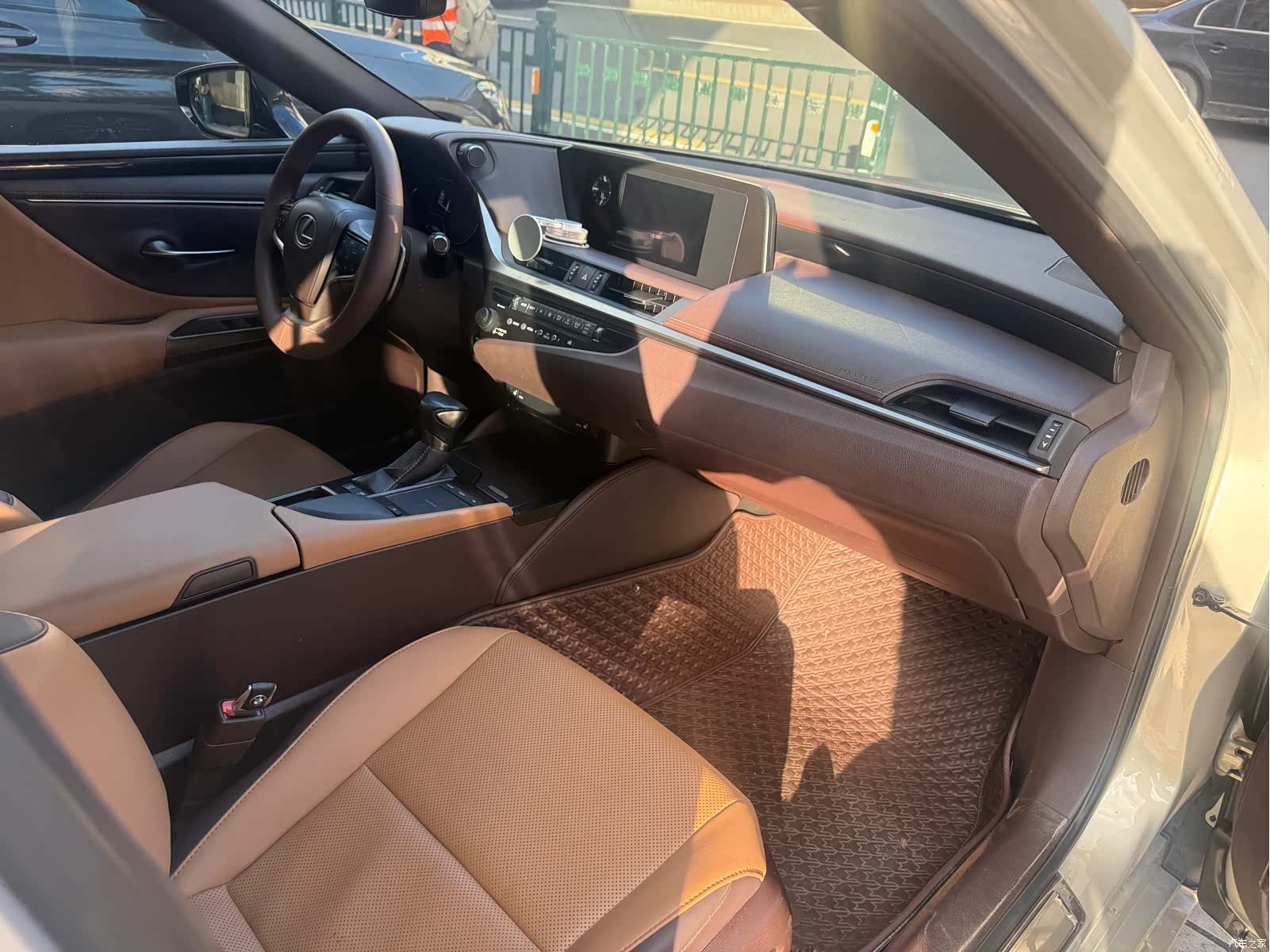 Lexus ES, 2019 9