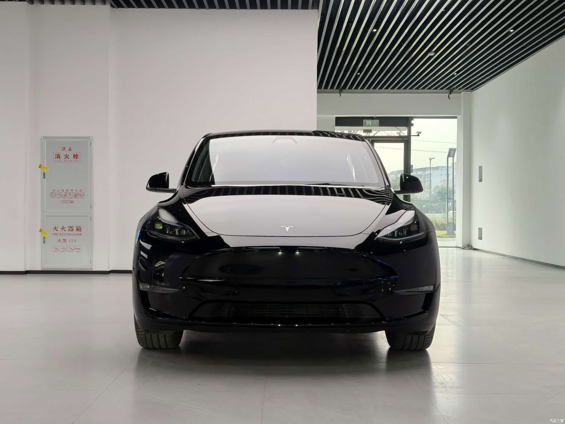 Tesla Model Y, 2023 2
