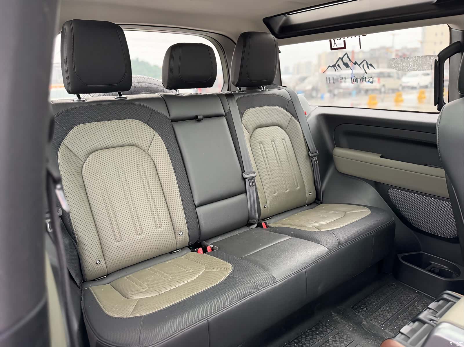 Land Rover Defender, 2021 12