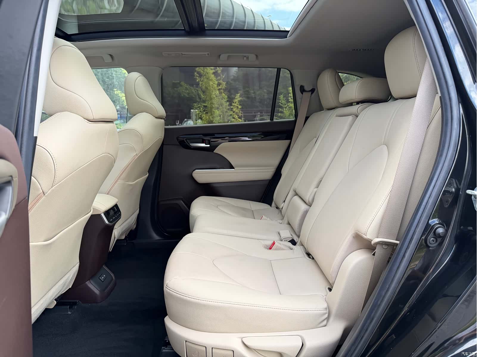 Toyota Highlander, 2022 все фото