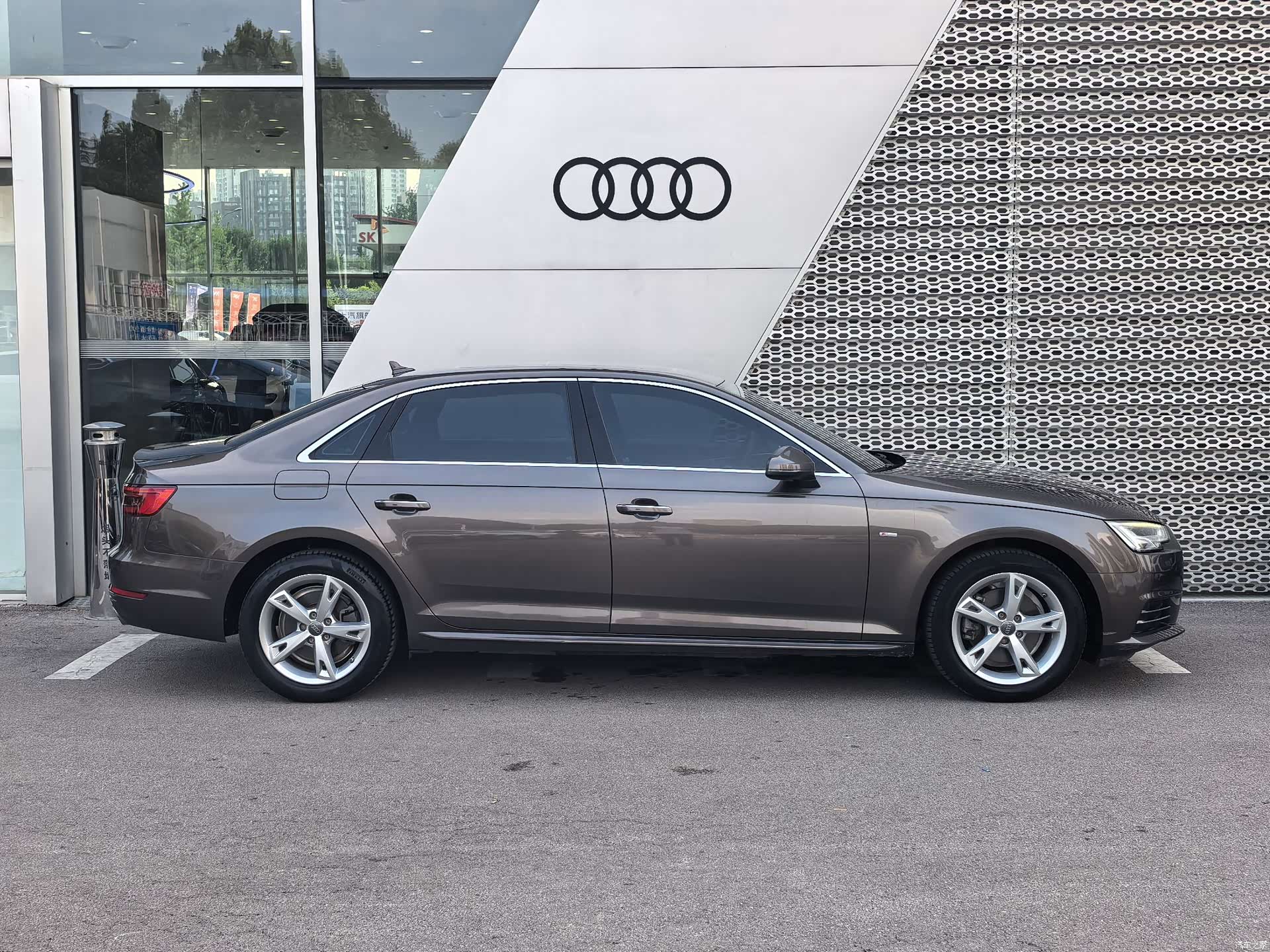 Audi A4L, 2017 все фото