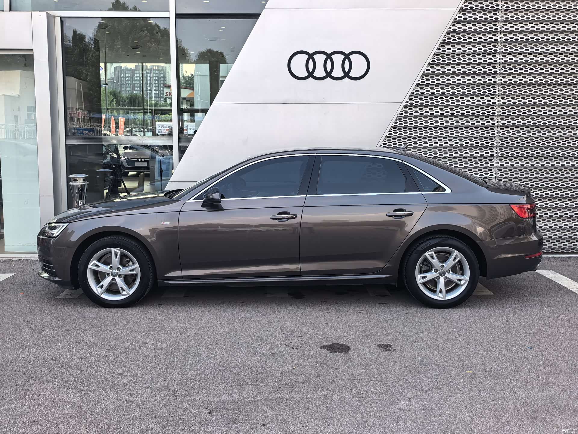 Audi A4L, 2017 13