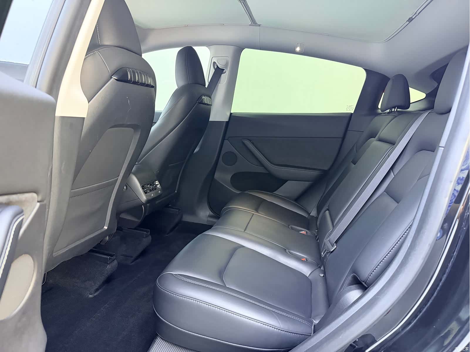 Tesla Model Y, 2023 10