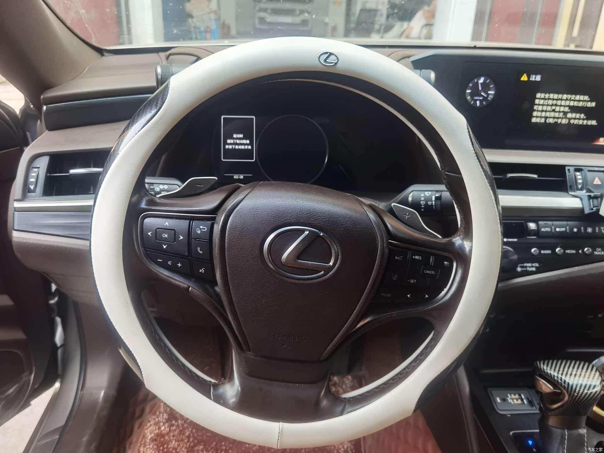 Lexus ES, 2019 12