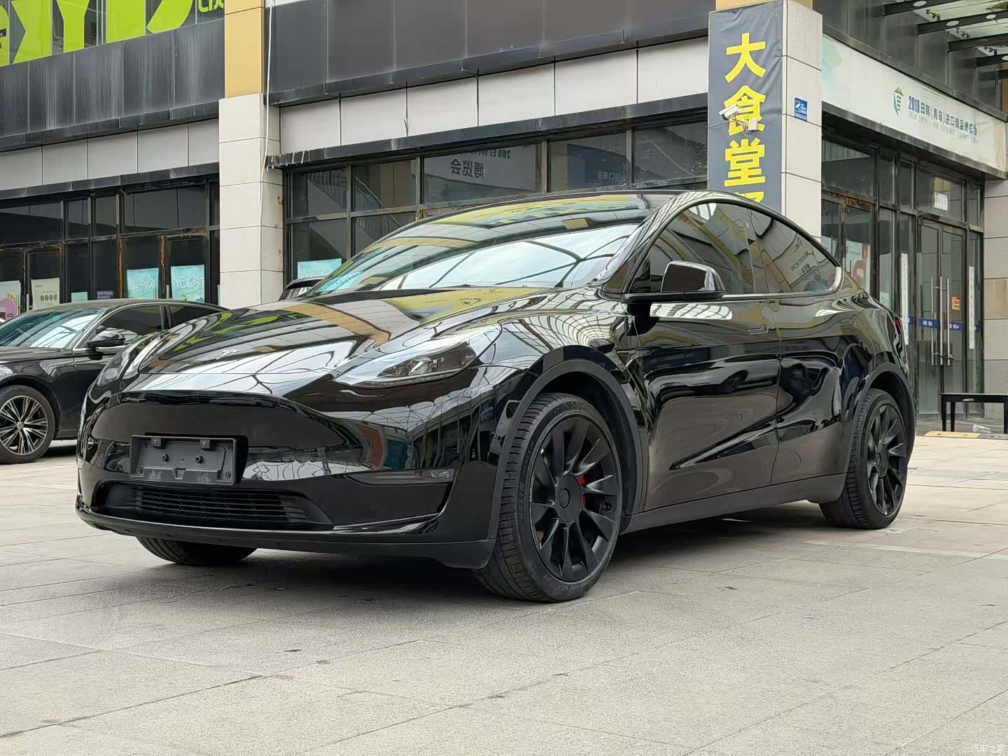 Tesla Model Y, 2023 1