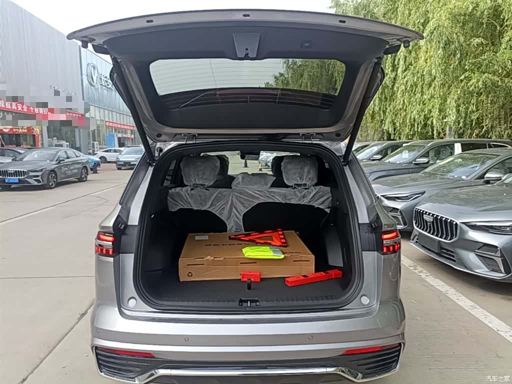 Geely Xingyue L, 2026 19