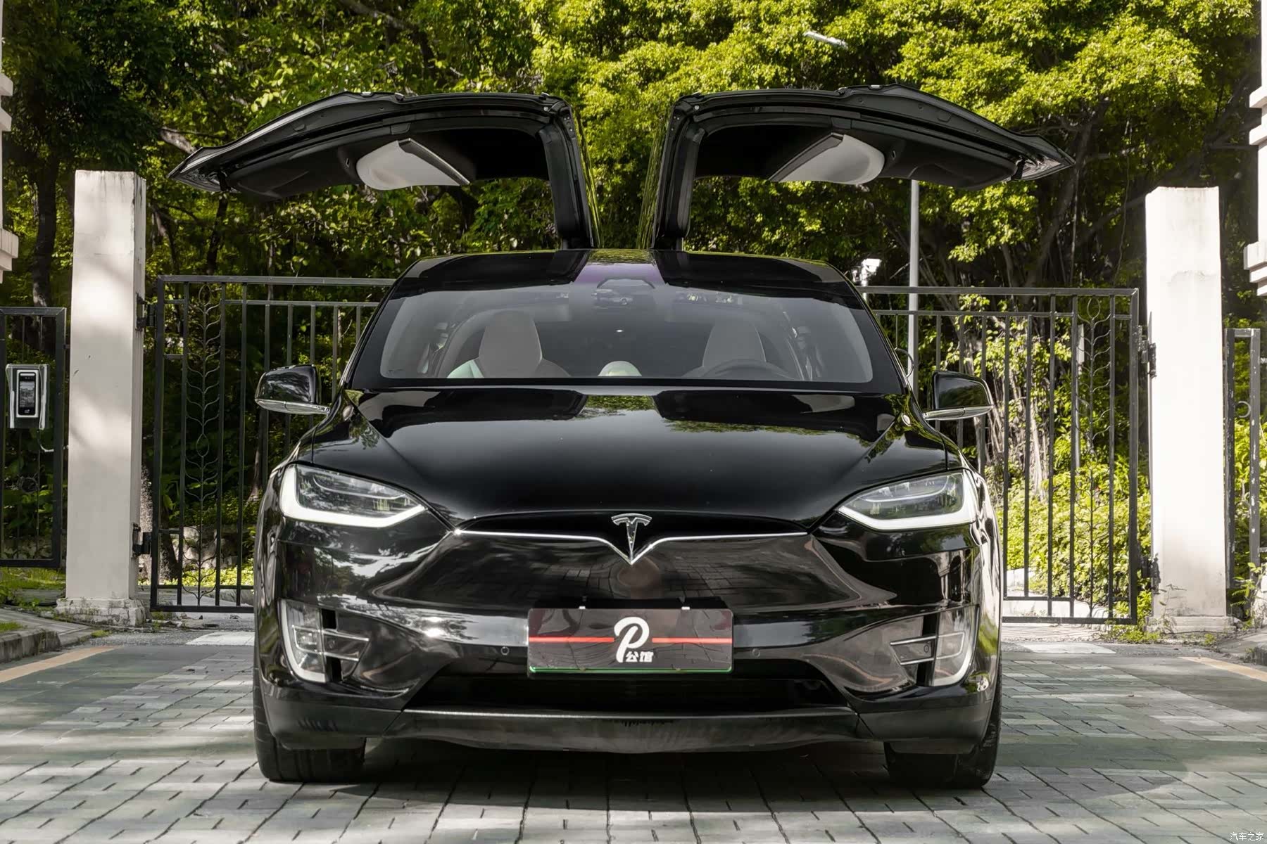 Tesla Model X, 2017 2