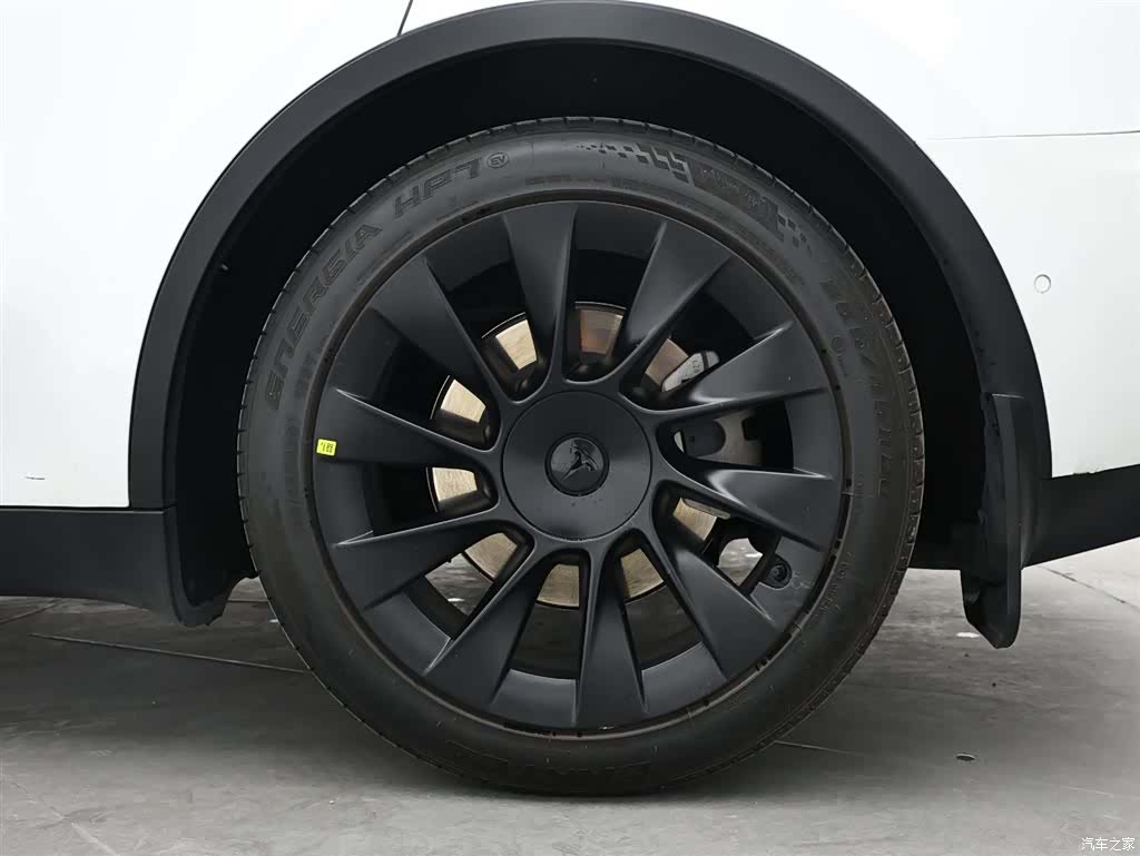 Tesla Model Y, 2023 9