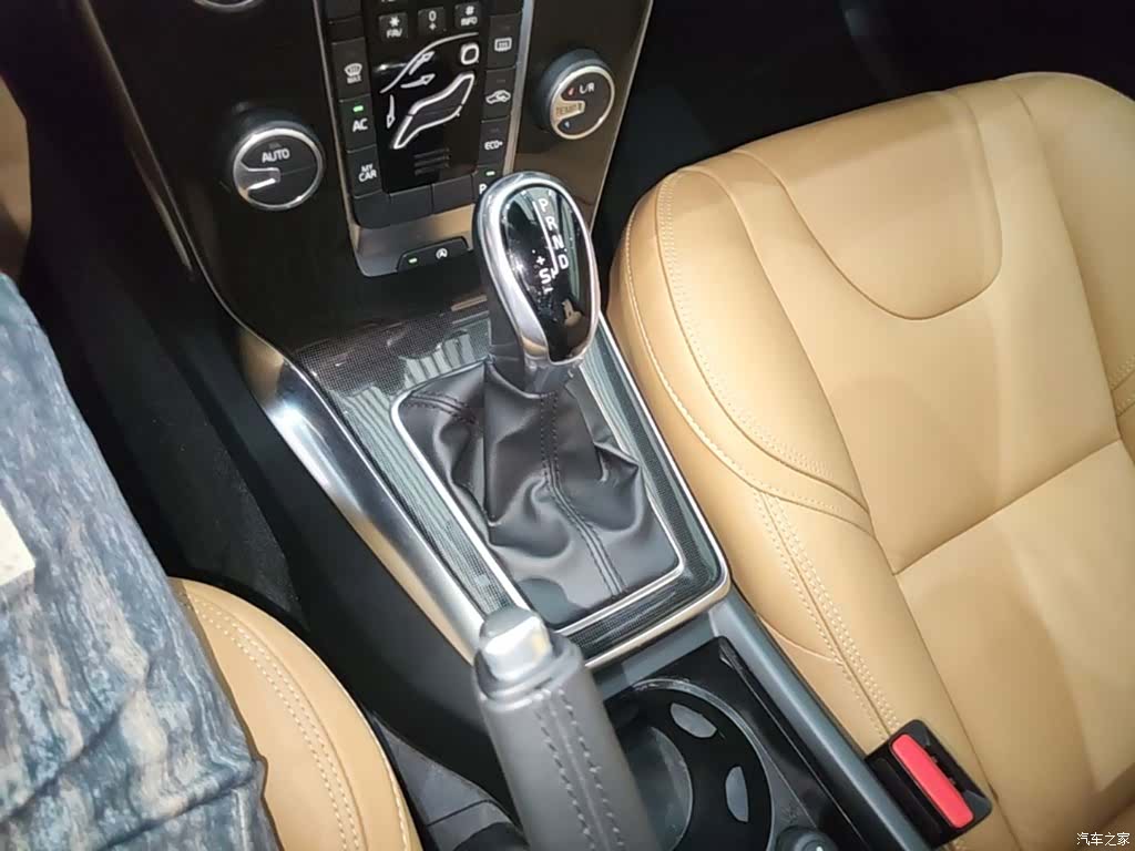 Volvo V40, 2016 14