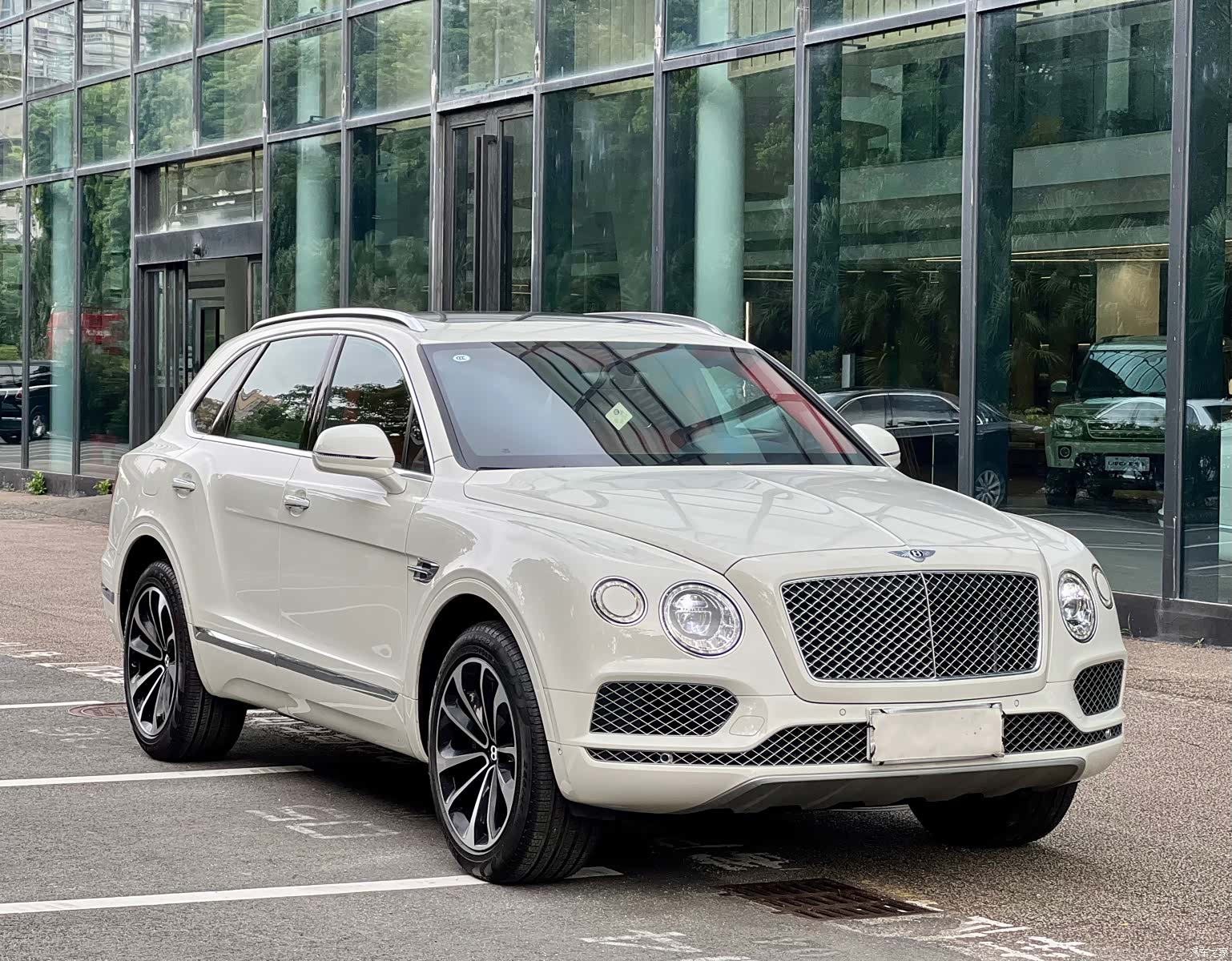 Bentley Bentayga, 2020 3