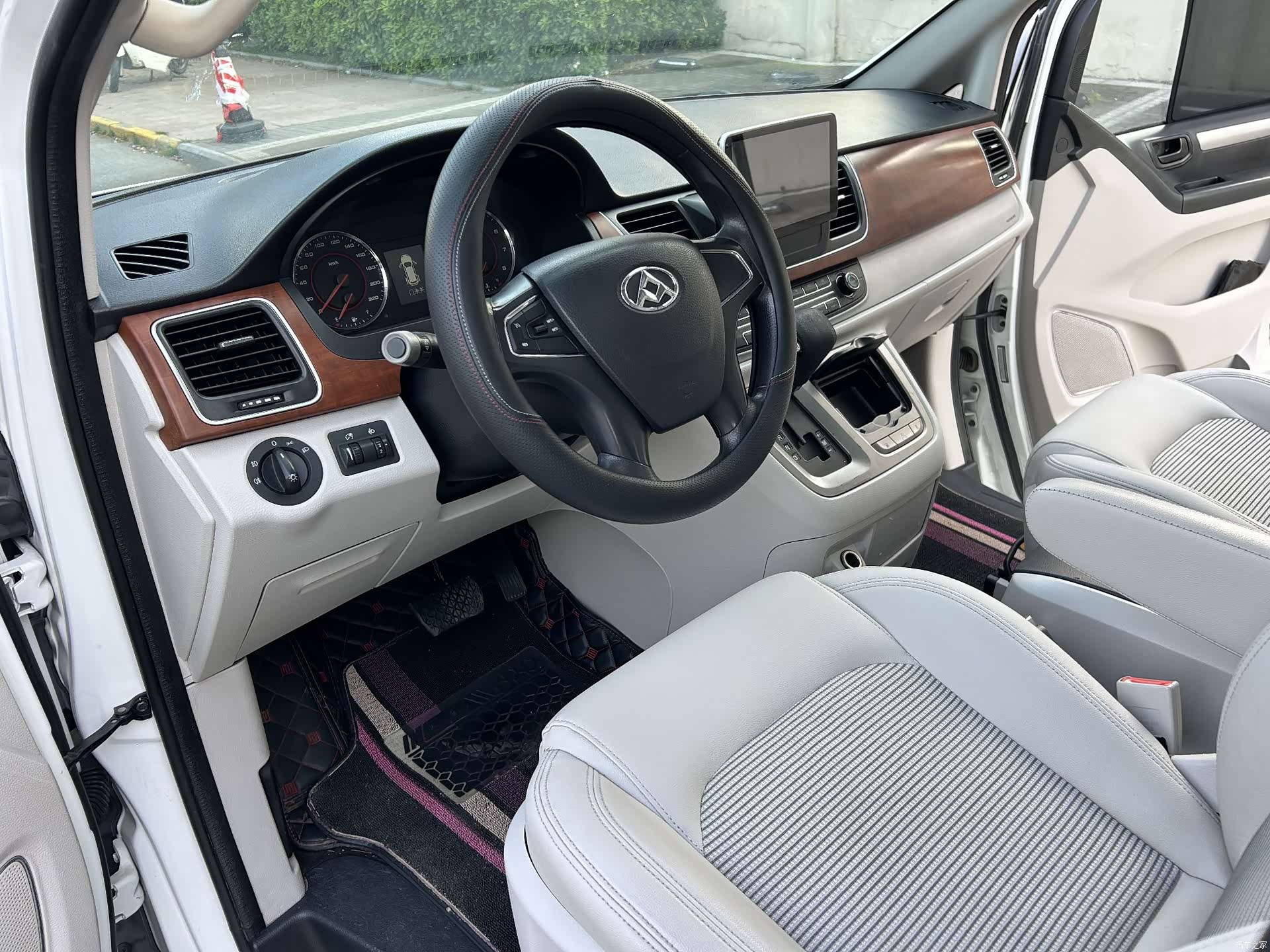 Maxus G10, 2016 9