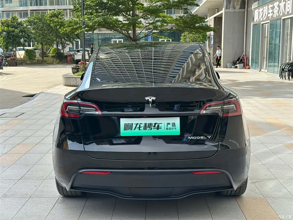 Tesla Model Y, 2022 4